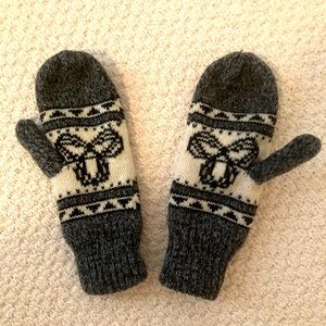 TNA Winter Gloves/Mittens